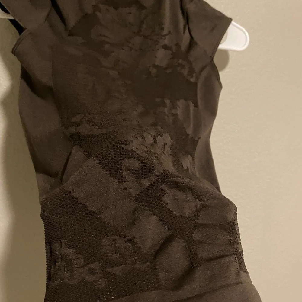 Les Petites Bombes stretchy jersey top - Picture 5 of 6